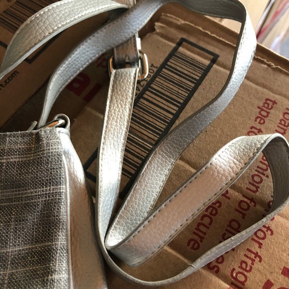 Calvin Klein silver crossbody bag - Picture 3 of 5